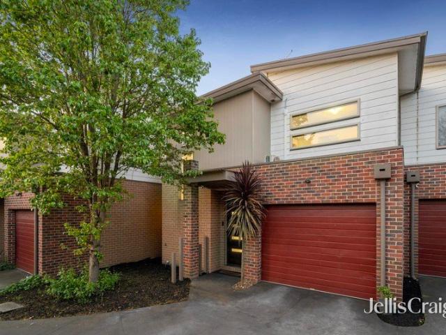Modern design, private entertaining and a prized location