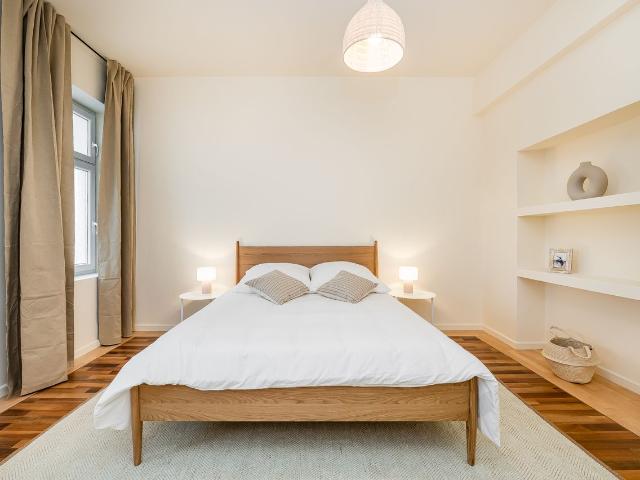 Modern Design Retreat in Lichtenberg – Stunning 2.5 Room Apartment, Berlin Amsterdam Apartments for Rent