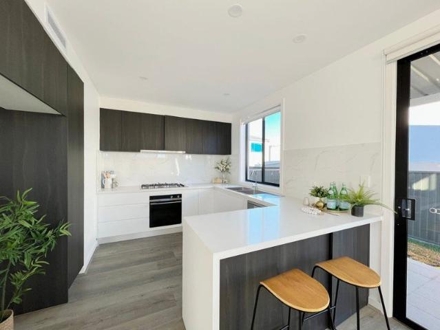 Modern Design Townhouse Ready To Move In