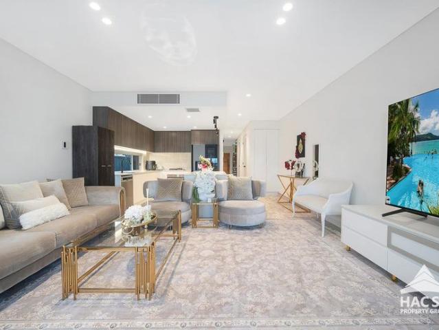Modern Design 5 bedroom duplex with High Ceilings & Functional kitchen