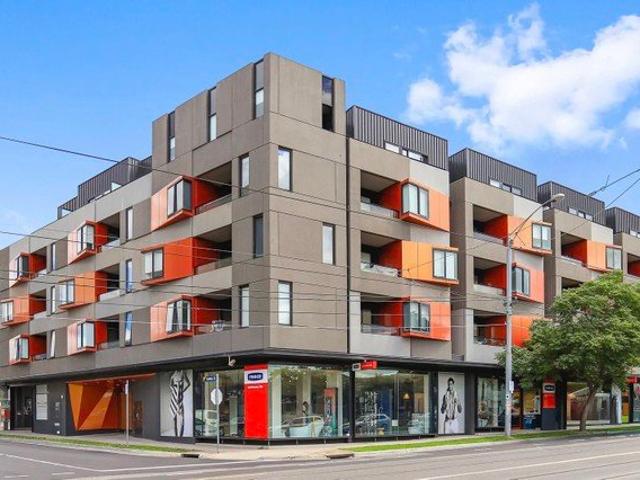 Modern Designer Living with Ultimate Essendon Convenience