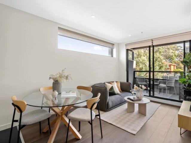Modern Designer Living with Ultimate Essendon Convenience