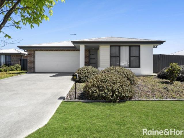 Modern Dual Income Opportunity in a Convenient Location!