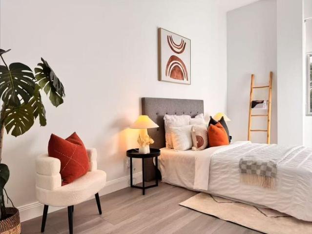 Modern Dual Level Apartment with 3.3m High Ceilings & Front Yard in Prime Maroubra Location