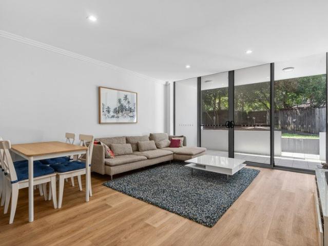 MODERN DUAL LEVEL SANCTUARY IN THE HEART OF WESTMEAD