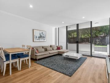 MODERN DUAL LEVEL SANCTUARY IN THE HEART OF WESTMEAD