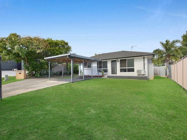 Modern Duplex Near the Broadwater Ready to Move In!