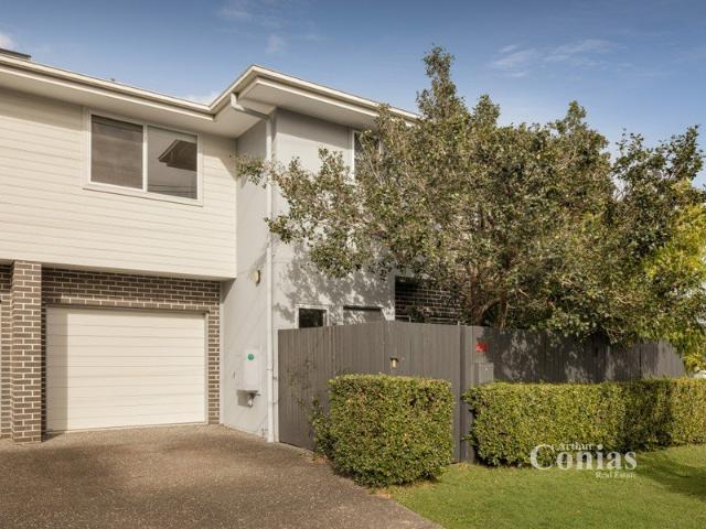 Modern Duplex Offering Space, Style & Convenience