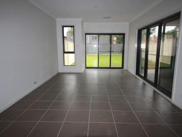MODERN DUPLEX IN A GREAT LOCATION!
