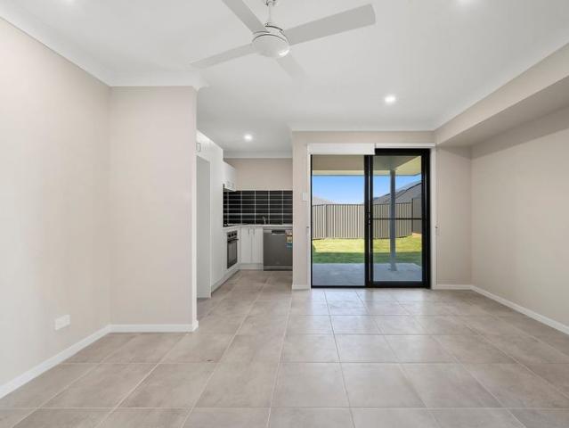 Modern Duplex in Popular New Estate