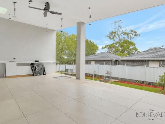 Modern Duplex in Prime Location – Spacious & Convenient Living