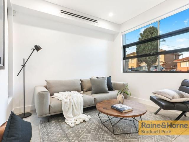Modern Duplex in Prime Location