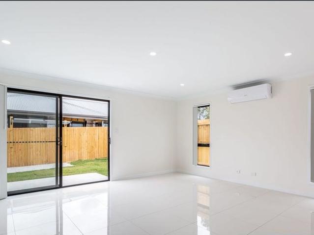 MODERN DUPLEX IN SOUGHT AFTER LOCATION!