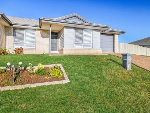 MODERN DUPLEX LIVING WITH ALL THE EXTRAS