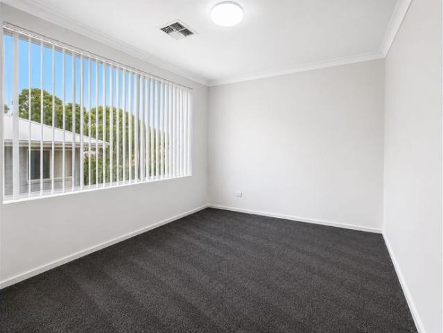 Modern Duplex Living in a Convenient Corrimal Location