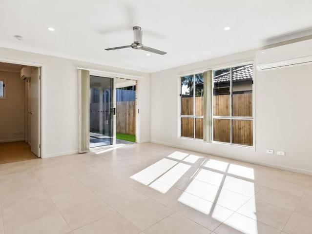 Modern Duplex Living in a Quiet Park Ridge Pocket