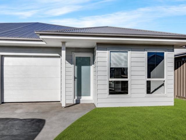 Modern Duplex Living in Boorooma