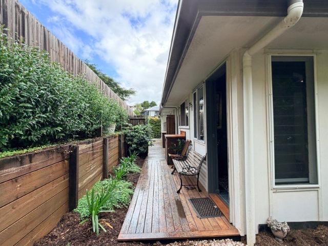 Modern duplex with Garden Outlook