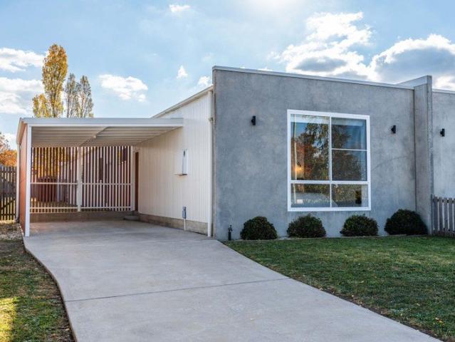 Modern Duplex with Home Office & Quality Finishes