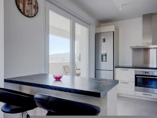 Modern Duplex with Parking & Services – Smartseille Euromed, Marseille Amsterdam Apartments for Rent