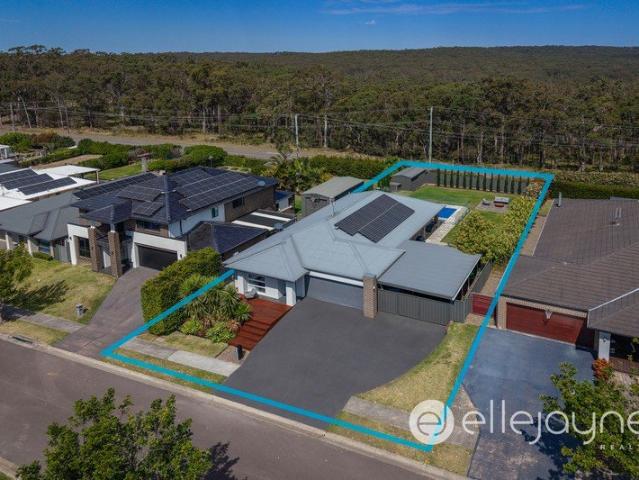 MODERN ENTERTAINERS HOME WITH GATED SIDE ACCESS, BRILLIANT POOL ON 882M2 BLOCK IN AQUILO ESTATE