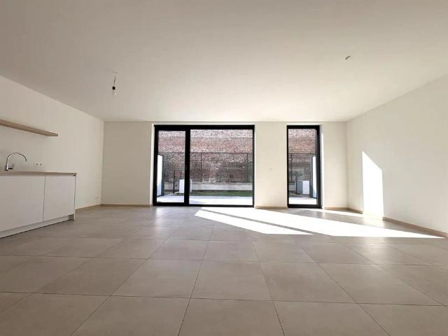 Modern en instapklaar gelijkvloers appartement met terras, tuin en ondergrondse staanplaats in Grembergen