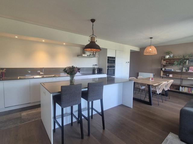 Modern en lichtrijk appartement met zonnig terras en 2 slpk