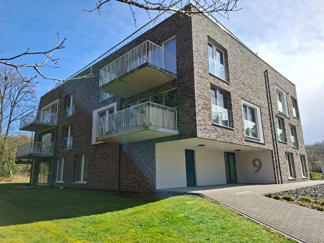 Modern en stijlvol gelijkvloers appartement net buiten Genk centrum