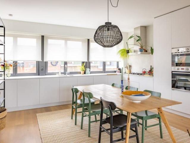 Modern en ruim duplex appartement met 2 slaapkamers en da.