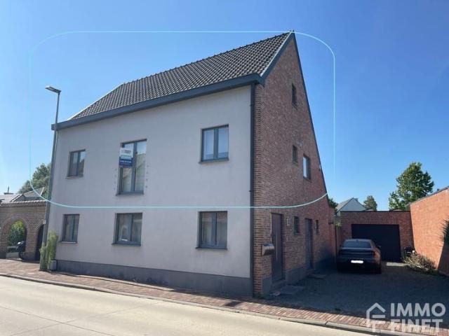 MODERN EN RUIM DUPLEXAPPARTEMENT MET RIANT TERRAS EN PARKING