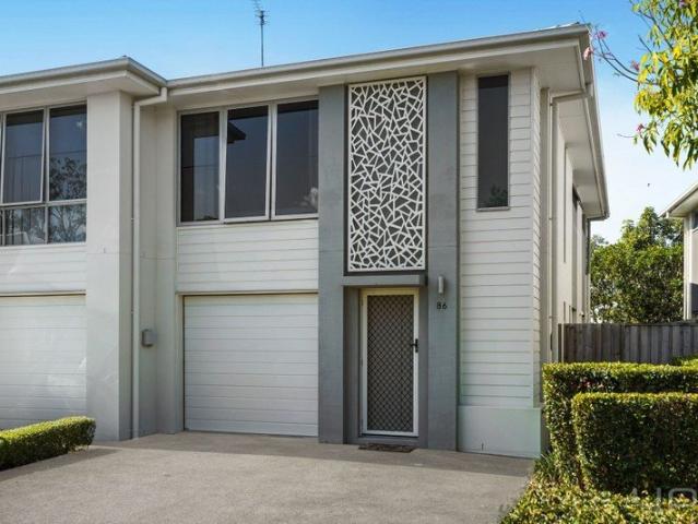 Modern End Unit Living Opposite Bim'bimba Park Vacant Possession