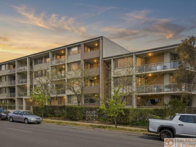 Modern End Unit Living with Space & Convenience