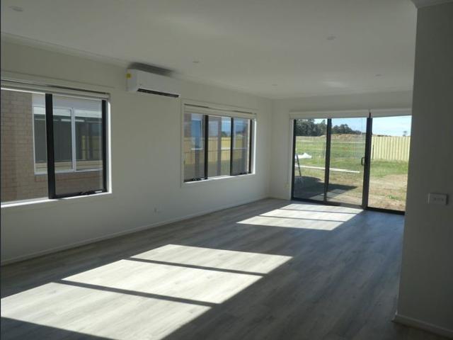 MODERN, ENERGY EFFICIENT FAMILY HOME