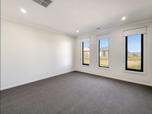 MODERN ENERGY EFFICIENT LIVING