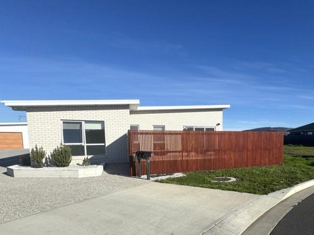 Modern, Energy Efficient Living in a Peaceful Sorell Location