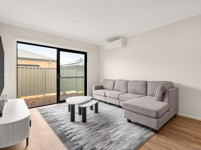 Modern Ensuite Rooms Furnished/Unfurnished Rooms available with Utilities Included