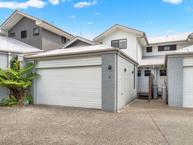 Modern easy care duplex in prime 'walk to everything' local