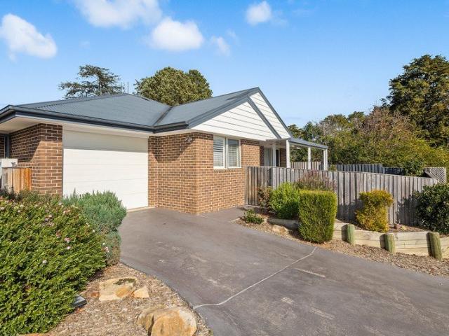 Modern Easy Care Living Freestanding Villa Home