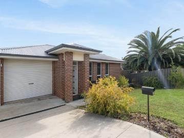 Modern Easy Care Living in a Convenient Morphett Vale Pocket