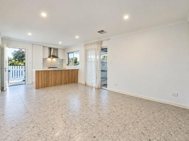 UNDER APPLICATION Modern & Easy Care Living in Hilbert