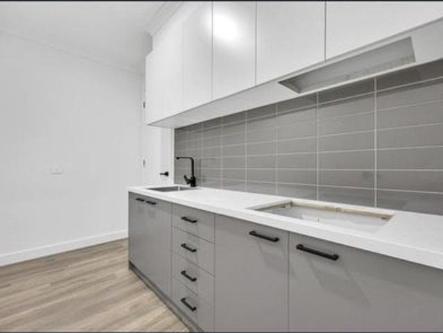Modern Easy Living – Almost Brand New Home in Tarneit