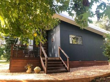 Modern EcoCottage In The Lush Byron Hinterland Electricity and Starlink Included