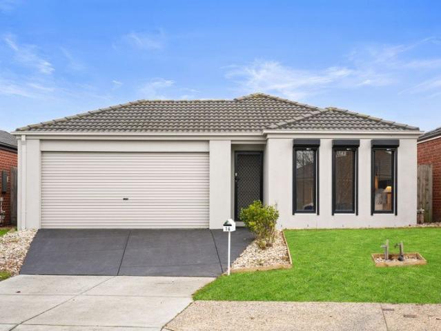 Modern Edenbrook Living in a Quiet Court Location