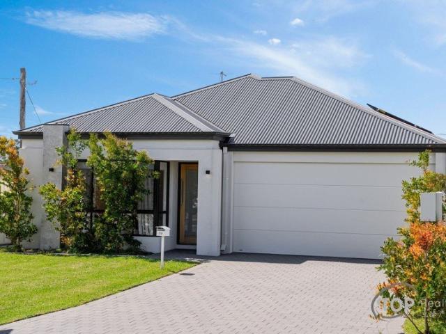 MODERN & EFFORTLESS LIVING IN THE HEART OF PARKWOOD