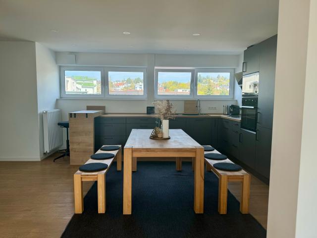 Modern eingerichtete 3,5 Zimmer Wohnung mit Terrasse in ruhiger Lage von Leonberg
