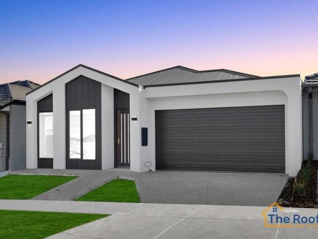 Modern Elegance and Convenient Living on Prime Location!