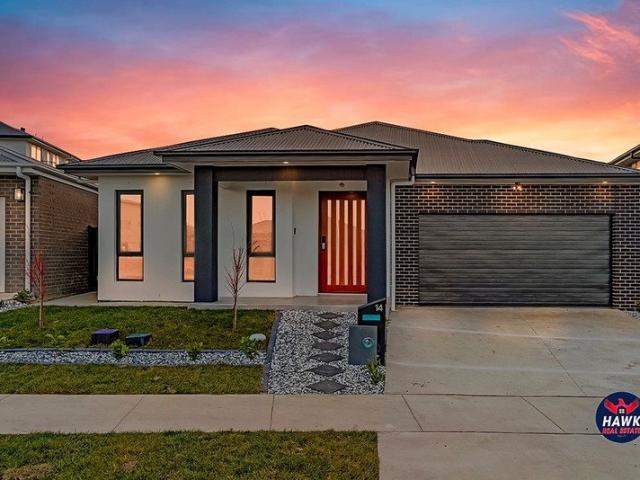 Modern Elegance & Family Comfort in the Heart of Googong 14 Kythera St Available for rent