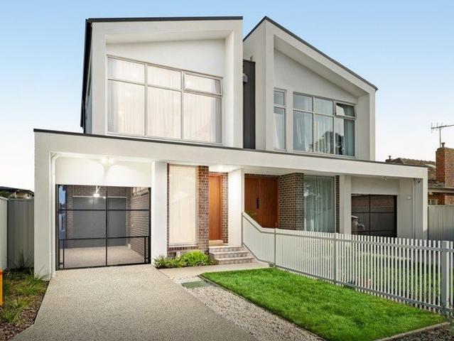 Modern Elegance in a Prime Lifestyle Location