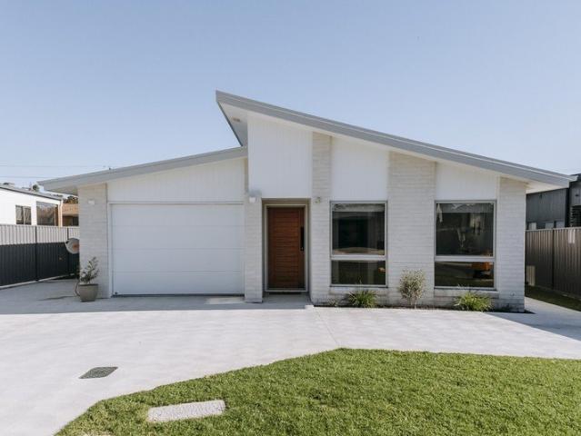 Modern Elegance in a Quiet Cul de Sac Setting