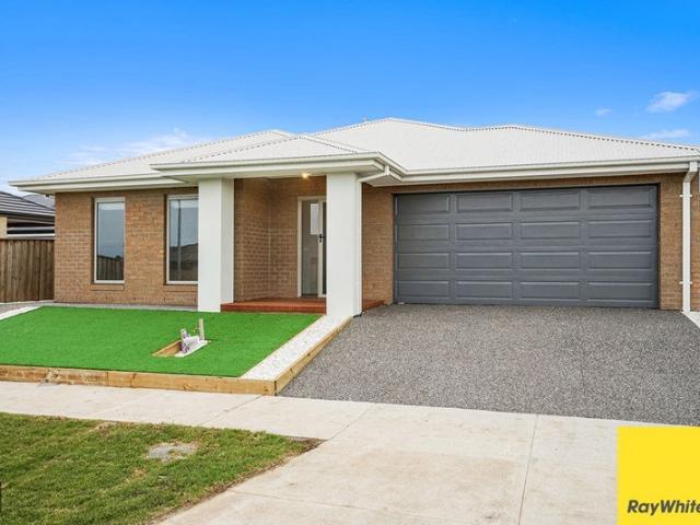Modern Elegance in the Heart of Manor Lakes!